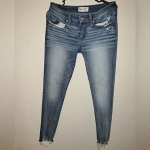 Women's low-rise skinny jeans. BUCKLE STELLA BKE